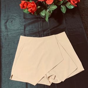 Nude skort